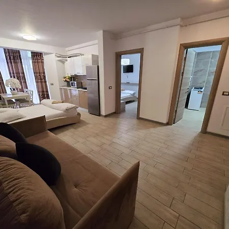 Sea Breeze Luxury Mamaia